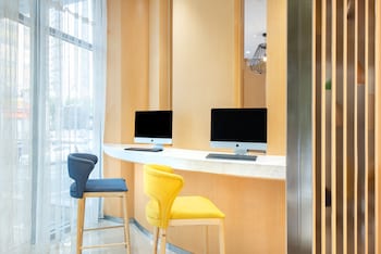 Holiday Inn Express Shanghai Zhenping By Ihg,No. 2088, Zhongshan North Road,3 star
