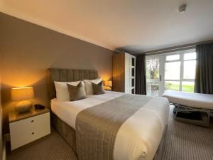 The Riverside,Bournemouth>>Amesbury,4 star