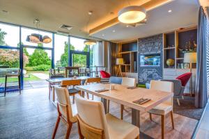 holiday inn prague airport by ihg