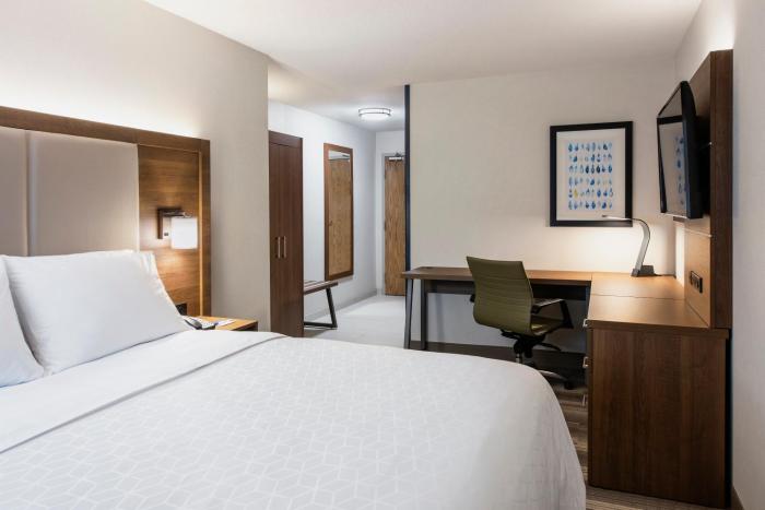 holiday inn express and suites saskatoon by ihg