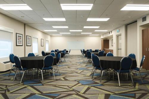 holiday inn express and suites saskatoon by ihg