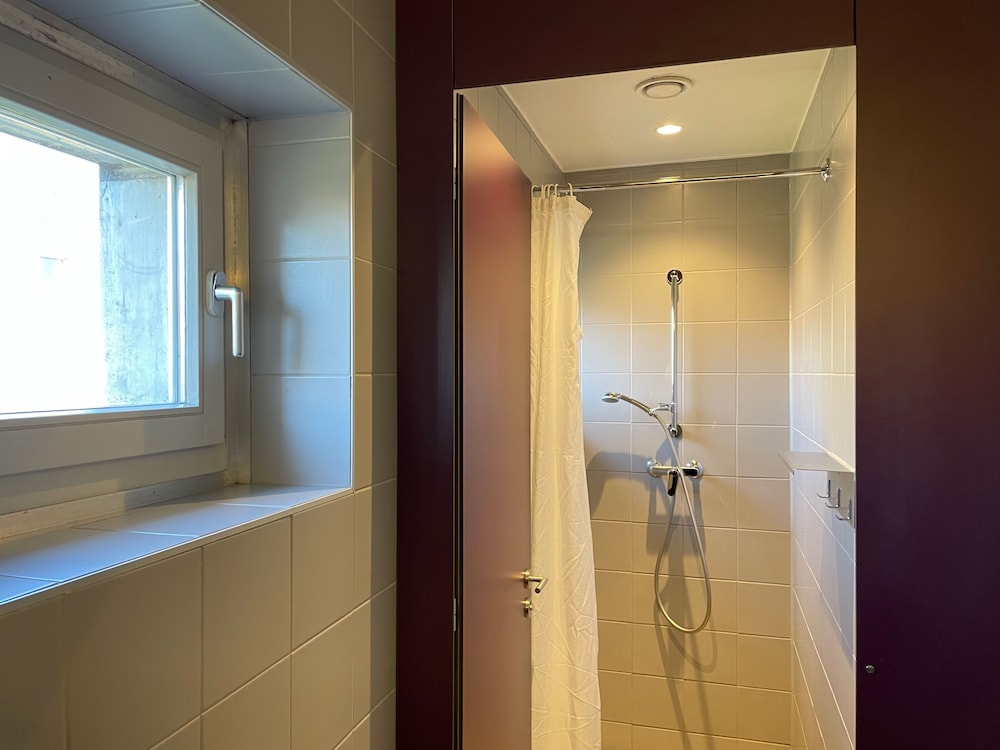 lausanne youth hostel jeunotel