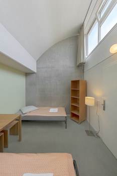 lausanne youth hostel jeunotel