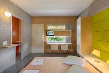 lausanne youth hostel jeunotel