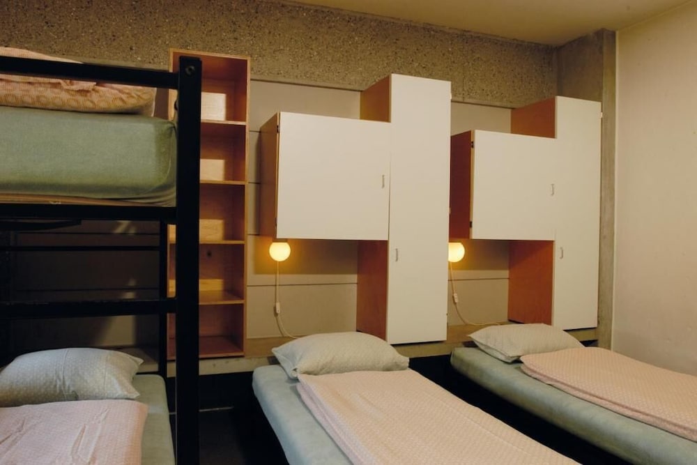 lausanne youth hostel jeunotel