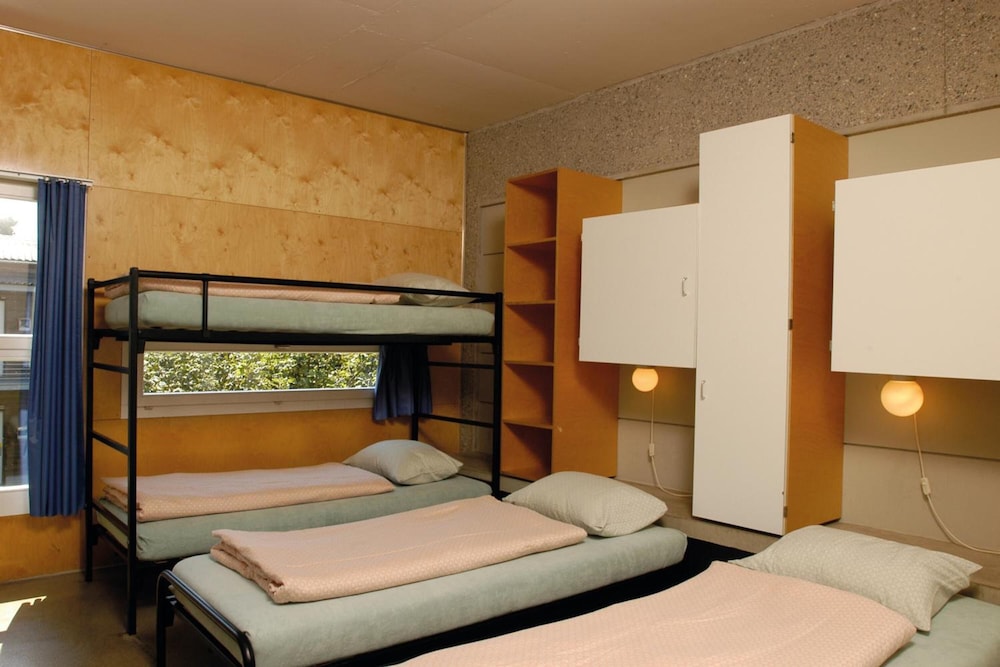 lausanne youth hostel jeunotel