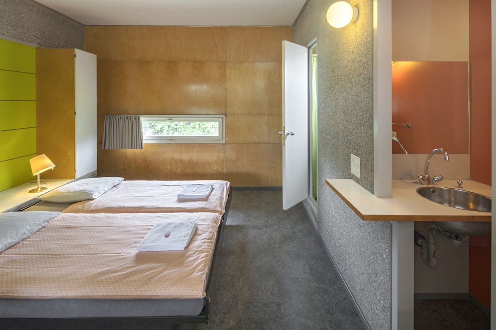 lausanne youth hostel jeunotel