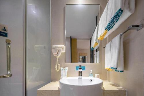 city comfort inn beihai rt mart high speed railway station