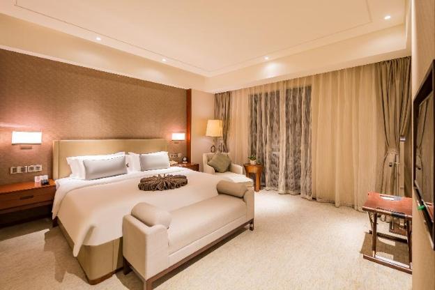 swan lakeview hotel