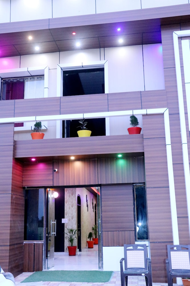 hotel krishna manu palace