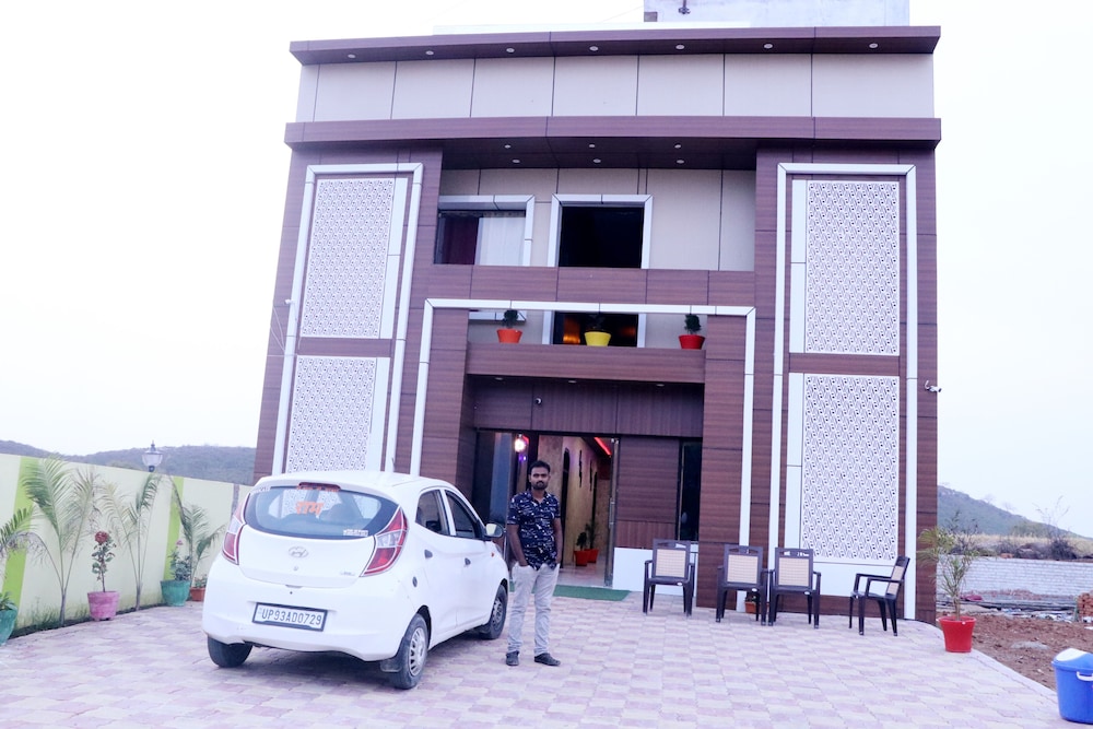 hotel krishna manu palace