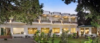 novel resort jim corbett
