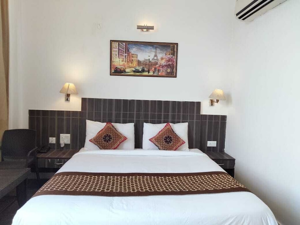 novel resort jim corbett