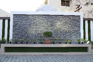 hotel holiston