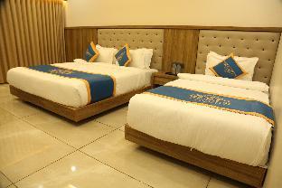 hotel holiston