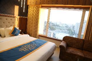 hotel holiston