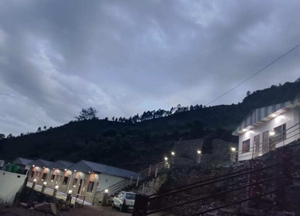 Shivay Kingdom Eco Cottage And Huts,Near Pinnacle Helipad Village Maikhanda Post Phata Distt Ukhimath Uttarakhand, Rudraprayag, Uttarakhand , 246471,3 star