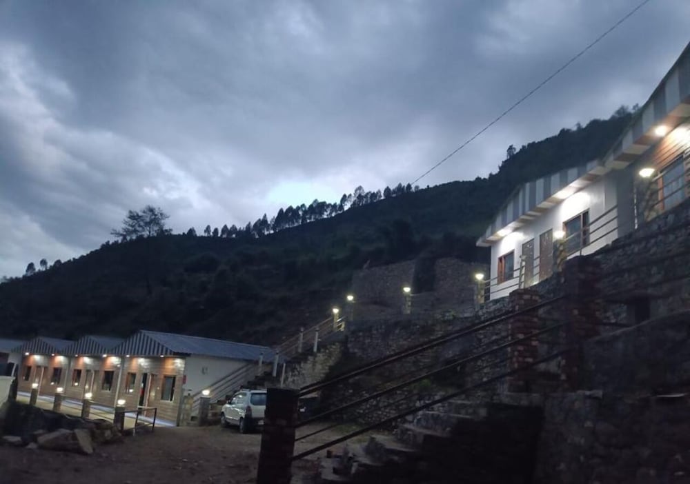 Shivay Kingdom Eco Cottage And Huts,Near Pinnacle Helipad Village Maikhanda Post Phata Distt Ukhimath Uttarakhand, Rudraprayag, Uttarakhand , 246471,3 star