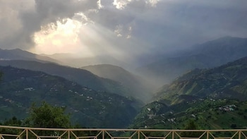 kvr clarks inn kufri