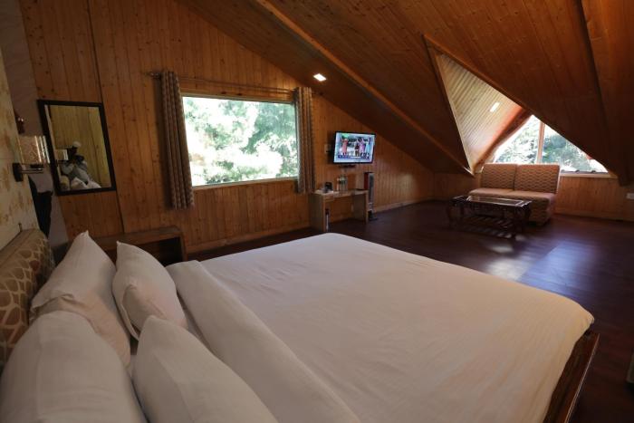 kvr clarks inn kufri