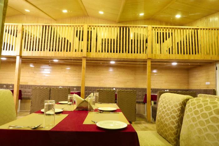 kvr clarks inn kufri