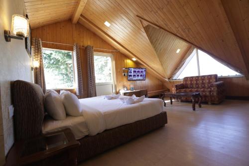 kvr clarks inn kufri
