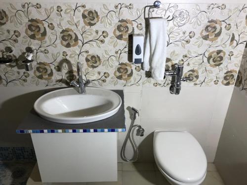 kvr clarks inn kufri