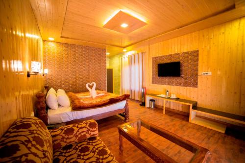 kvr clarks inn kufri