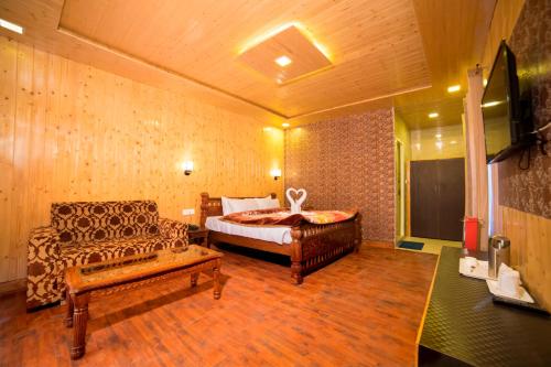 kvr clarks inn kufri
