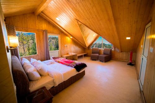 kvr clarks inn kufri