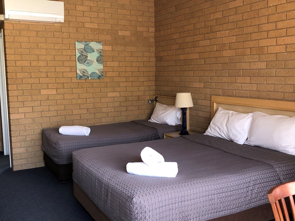 the town house motor inn