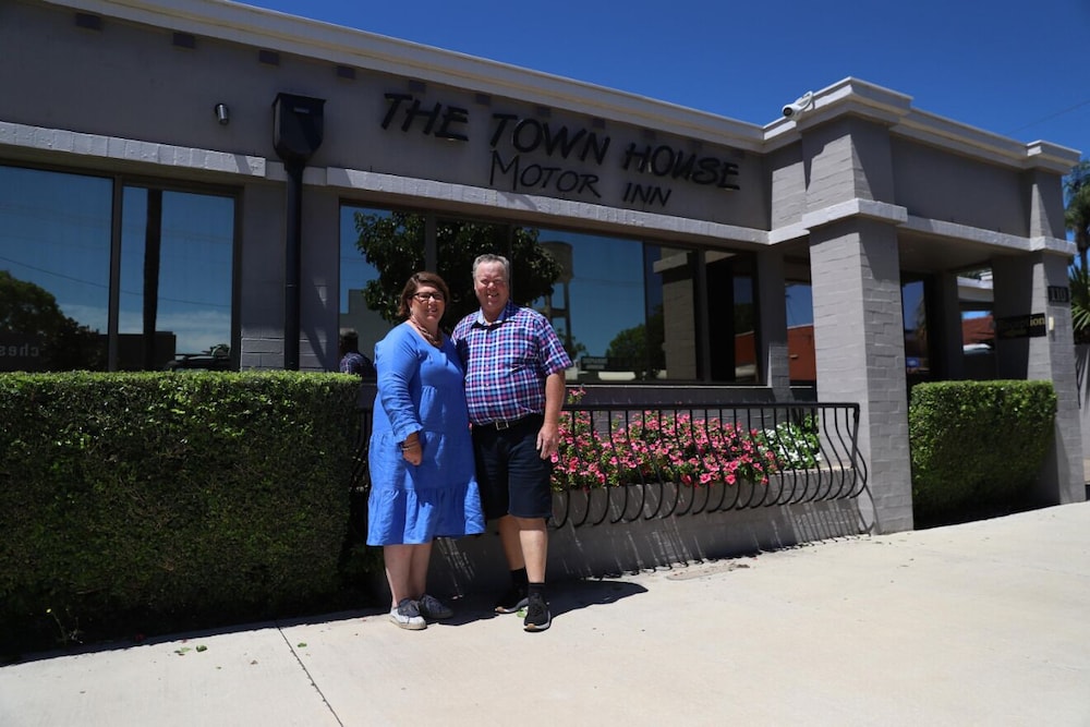 the town house motor inn