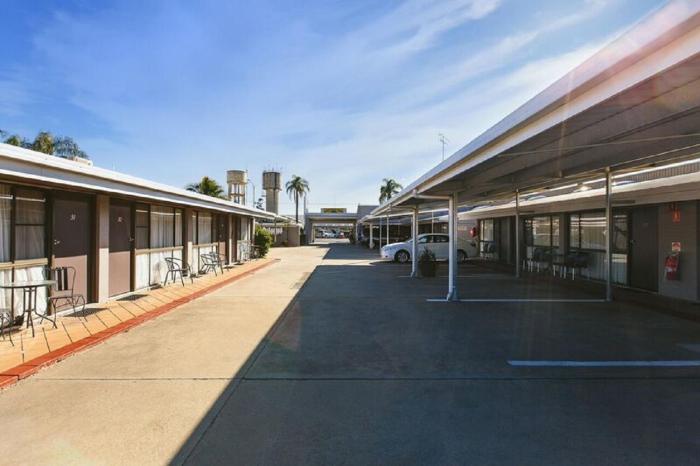 the town house motor inn