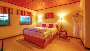 The Ark Lodge,Aberdare National Park>>Aberdare Forest,4 star