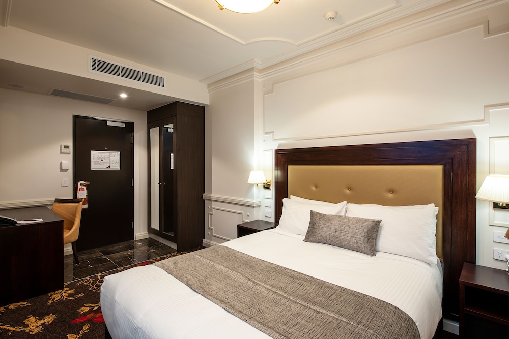 burke and wills hotel