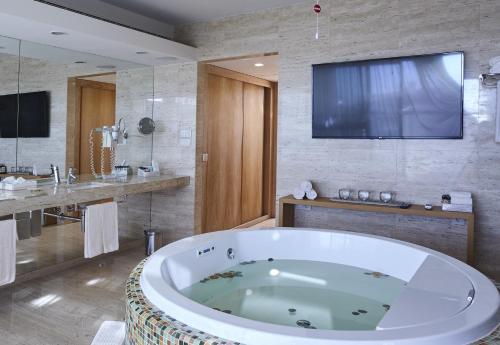 crowne plaza vilamoura algarve by ihg