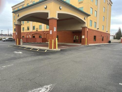 riverview inn and suites