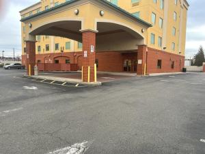riverview inn and suites