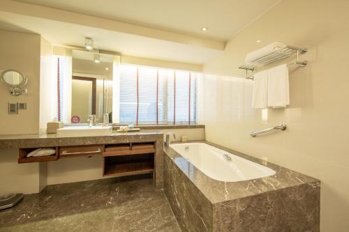 crowne plaza guangzhou city centre by ihg