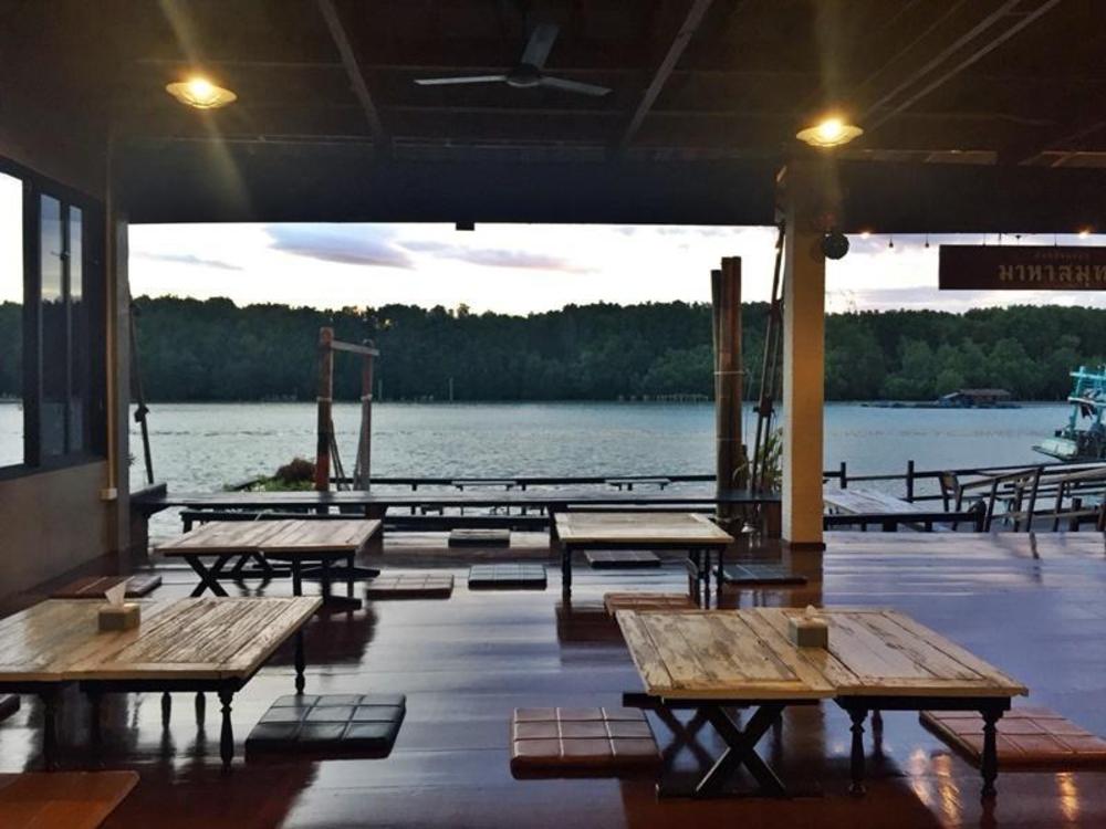 mahahsamut boutique homestay paknamprasae