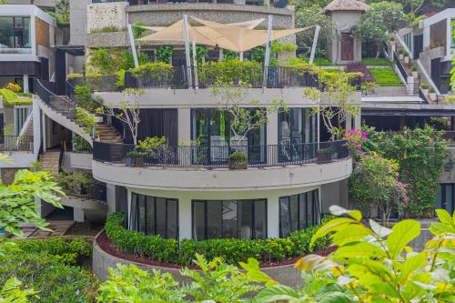 the sterling uluwatu