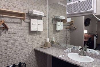 super 8 by wyndham guelph