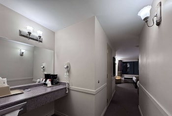 super 8 by wyndham guelph