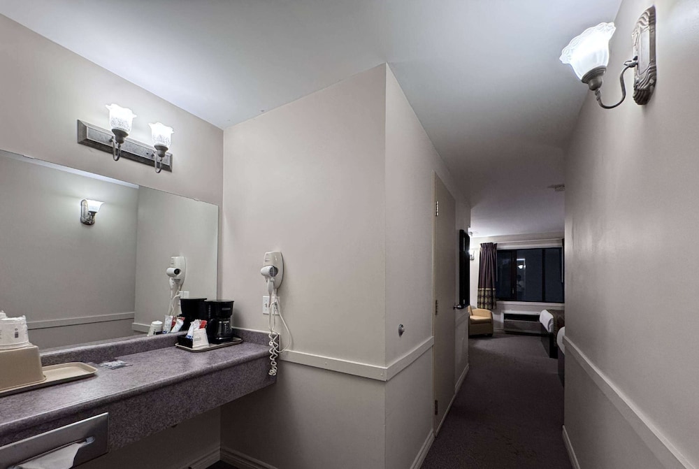 super 8 by wyndham guelph