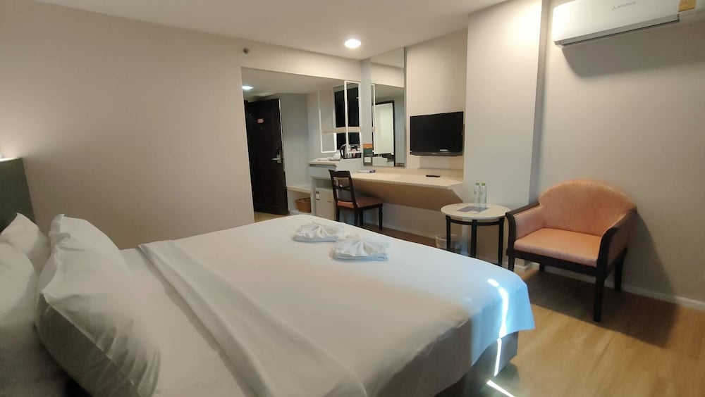 mayflower grande hotel phitsanulok