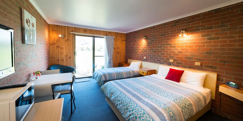 kookaburra motor lodge