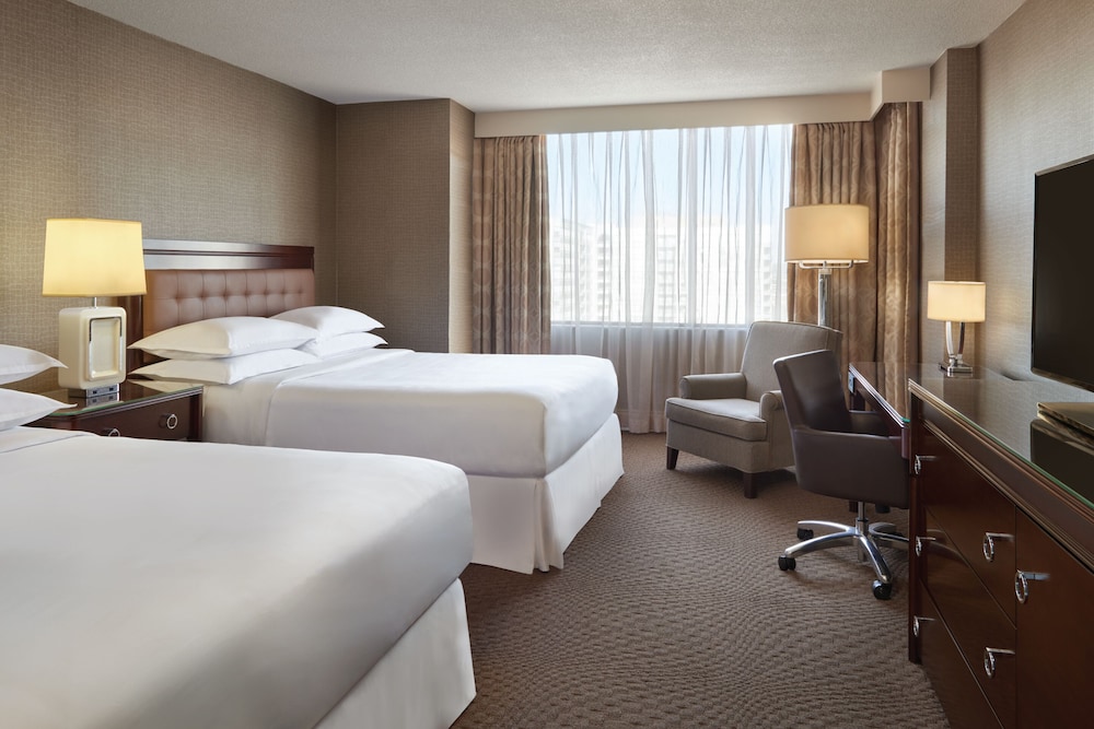Sheraton Parkway Toronto North Hotel & Suites,North York>>Markham,4 star
