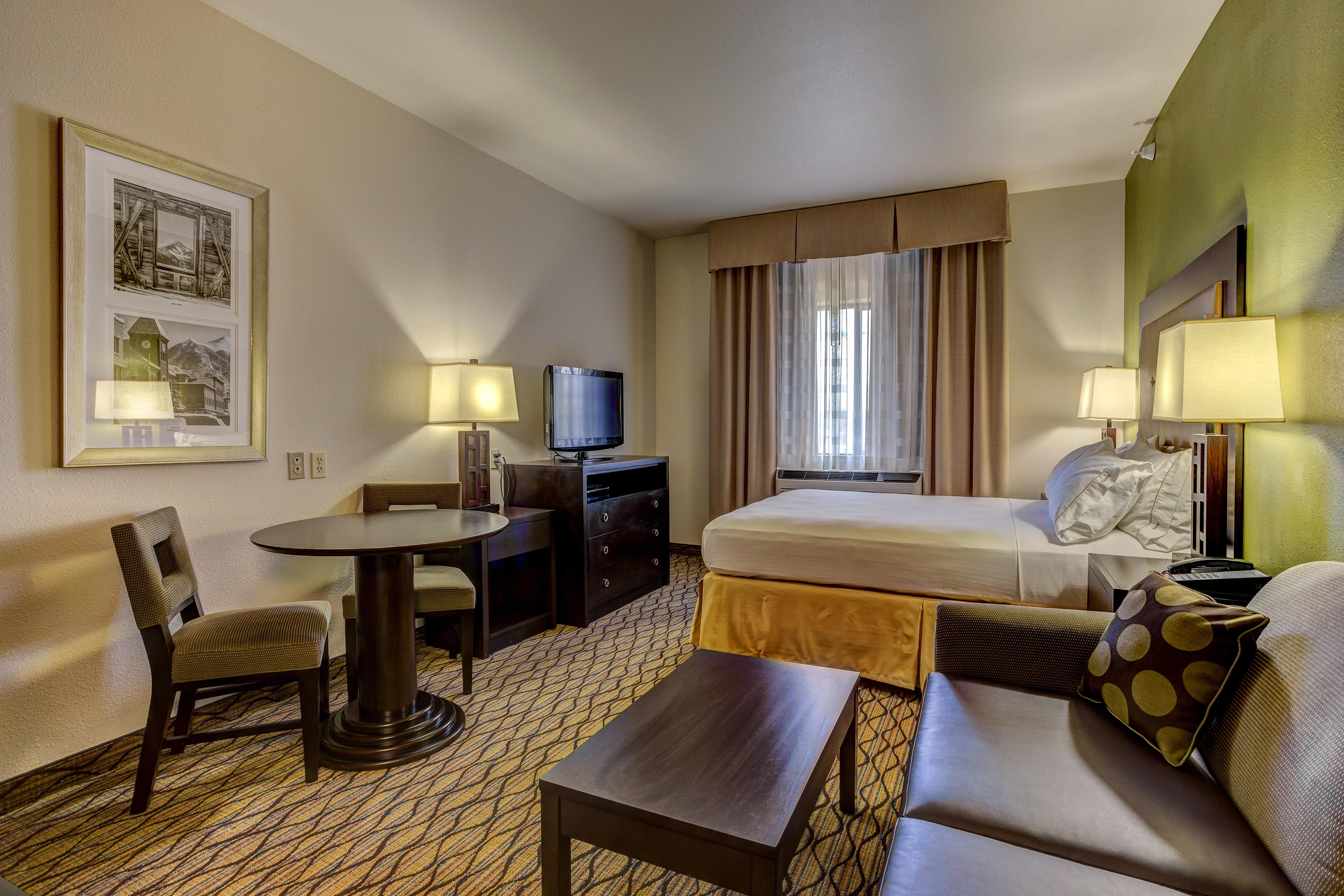 holiday inn express and suites montrose