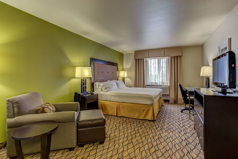 holiday inn express and suites montrose