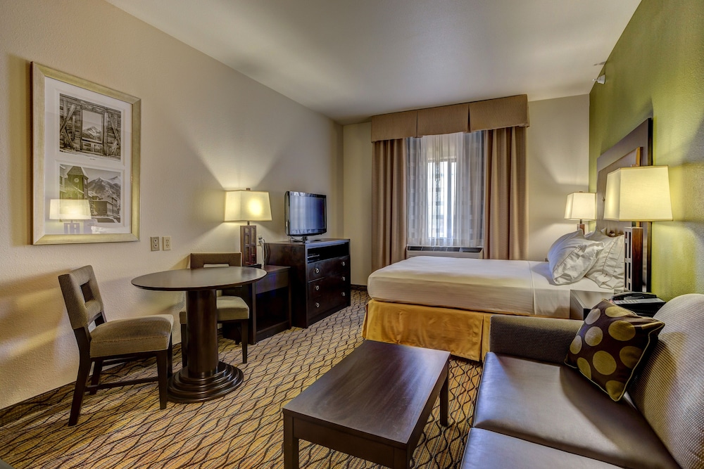 holiday inn express and suites montrose